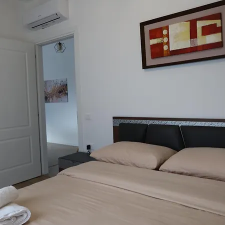 Apartment Spacious With Balcony And