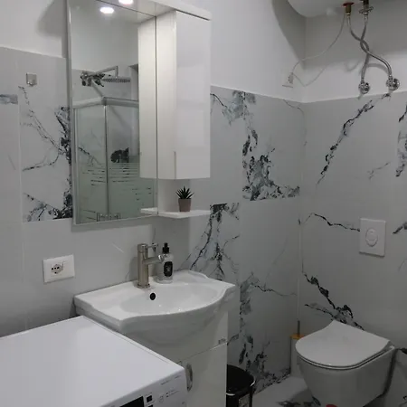 Spacious With Balcony And Apartment Tirana